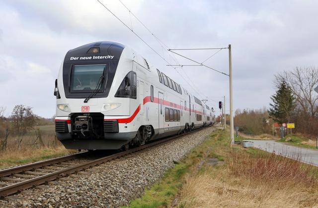 德国铁路双层快速列车：高效便捷的出行选择