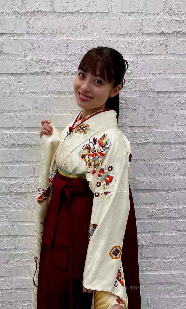日本妹妹高马尾：日本少女的独特发型魅力
