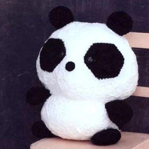 手工编织漂亮的大熊猫