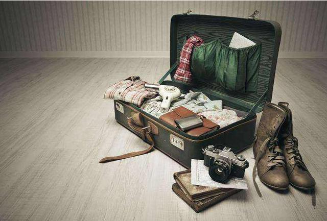 出去旅行你们都要带几个行李箱