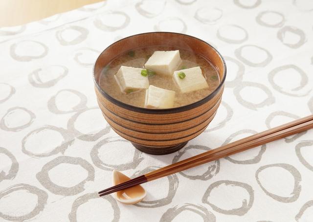 学会这个正宗日本味噌汤的做法，让你的餐桌更具东方魅力