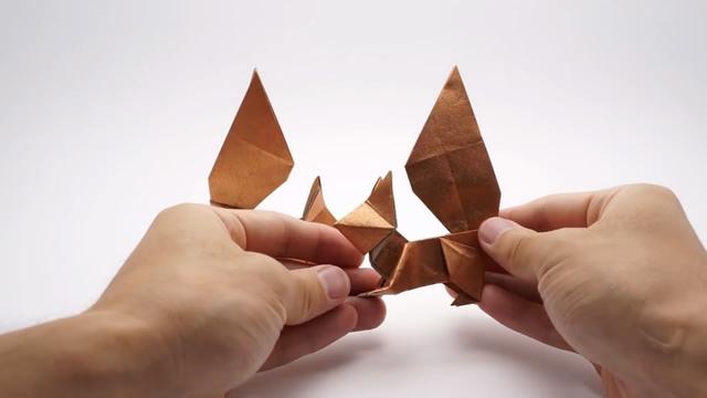 如何用简单的折纸技巧制作可爱的小松鼠?小松鼠简单折纸教程(1)