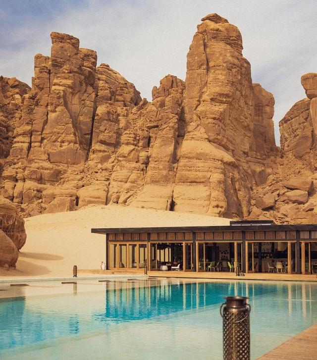 探秘沙漠中的顶级度假胜地：魅力无限的沙漠之旅